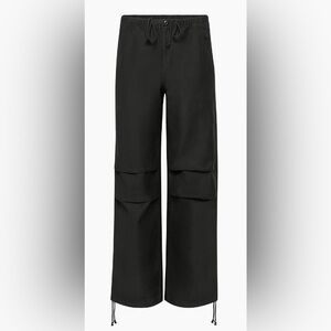 NWT Aritzia TNA Cache Cargo Pant (Black, M)